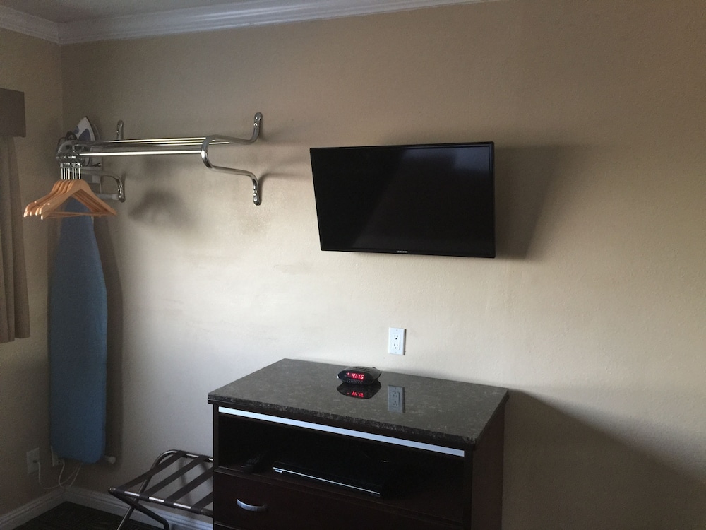 Suite, 2 Queen Beds, Kitchen photo 2