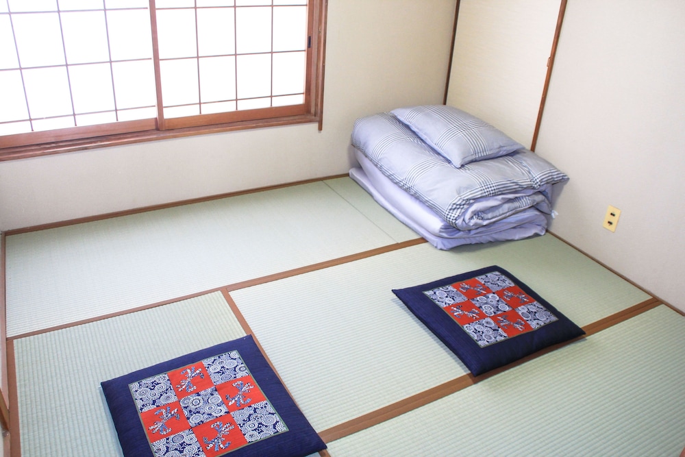 Economy Twin Room photo 1