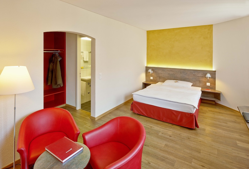 Standard Room, 1 Queen Bed photo 1