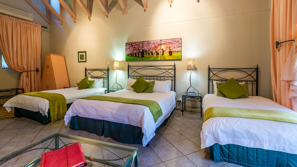 Family Suite, Private Bathroom, Garden View photo 2