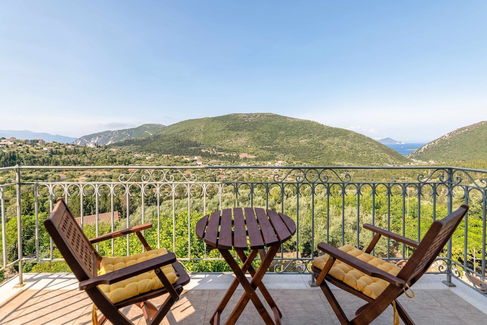 Villa photo 1