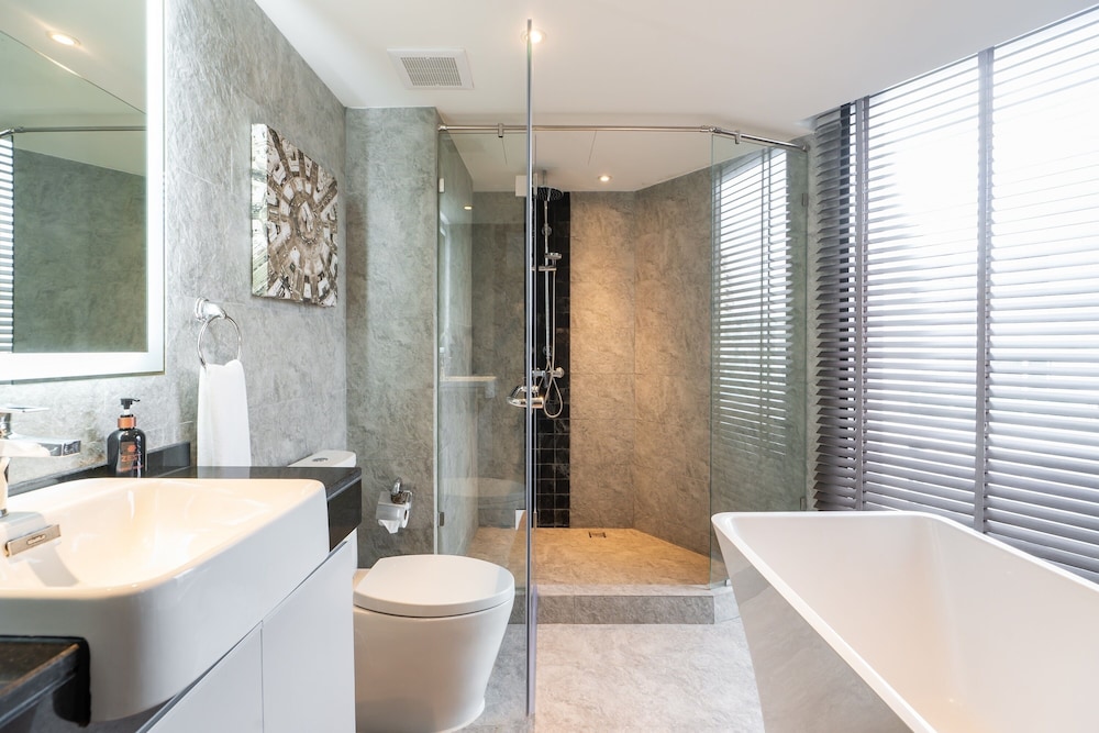 DELUXE KING photo 3