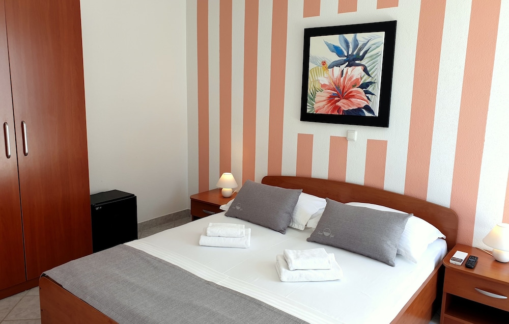 Quadruple Room, 2 Bedrooms, Balcony, Sea View photo 2