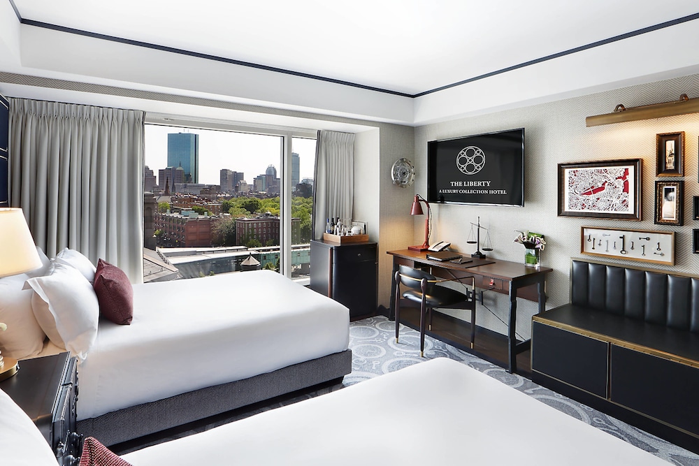 Grand Room, 2 Queen Beds, City View