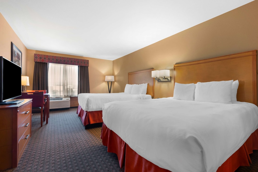 Standard Room, 2 Queen Beds, Non Smoking, Refrigerator & Microwave photo 1