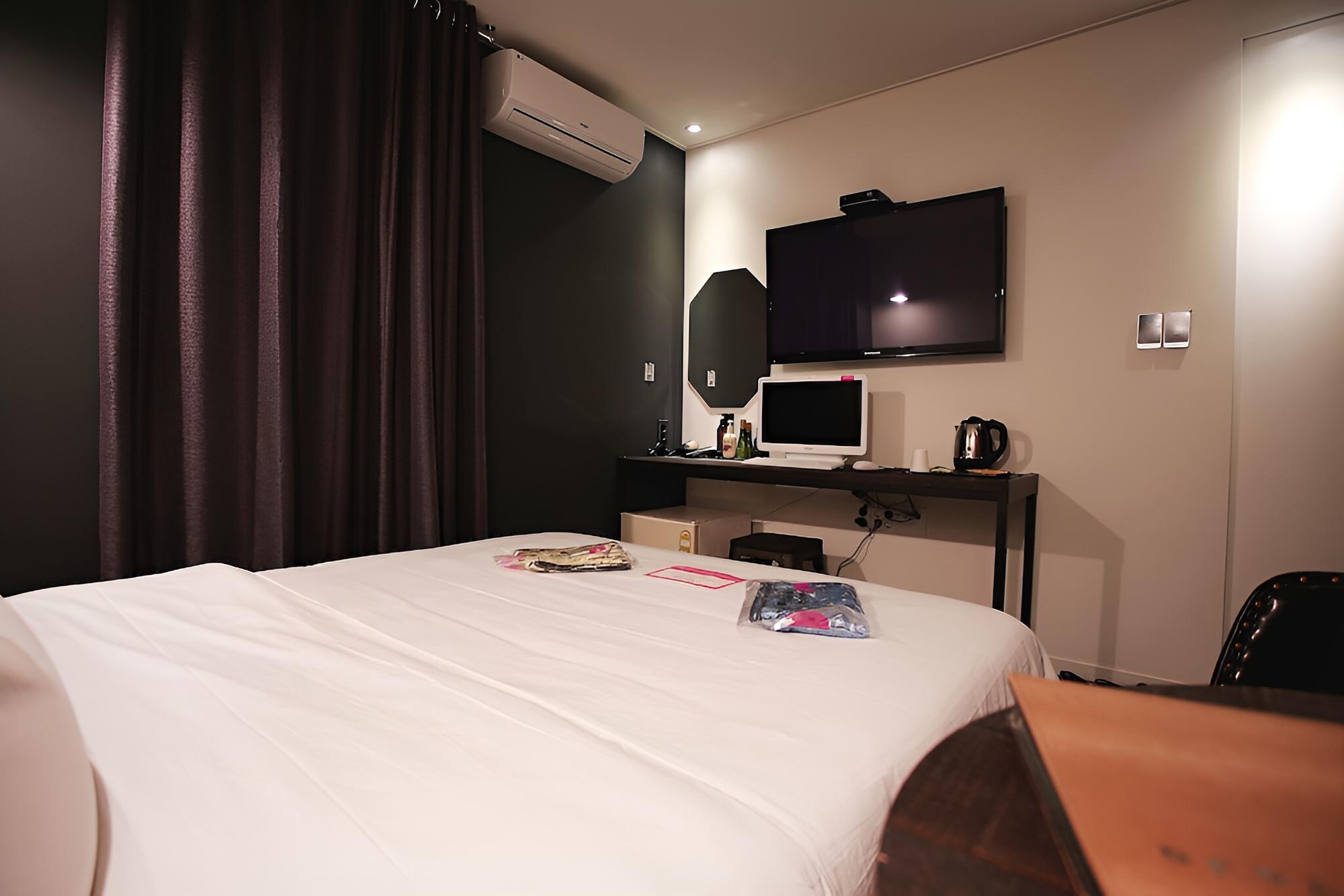 Room (Standard room) - Photo 19