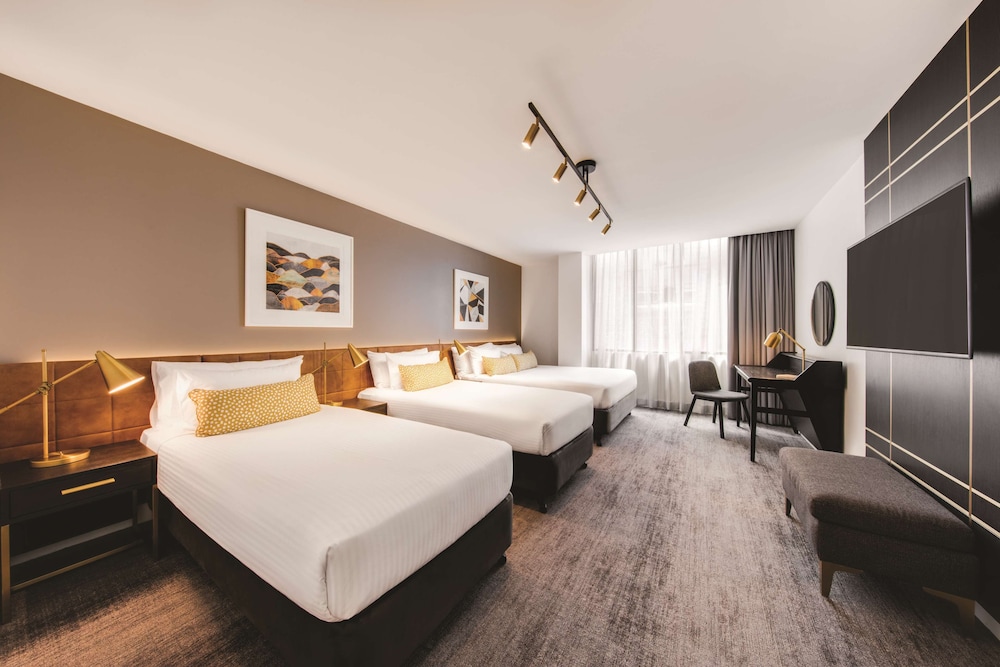 Quadruple Room thumbnail 5