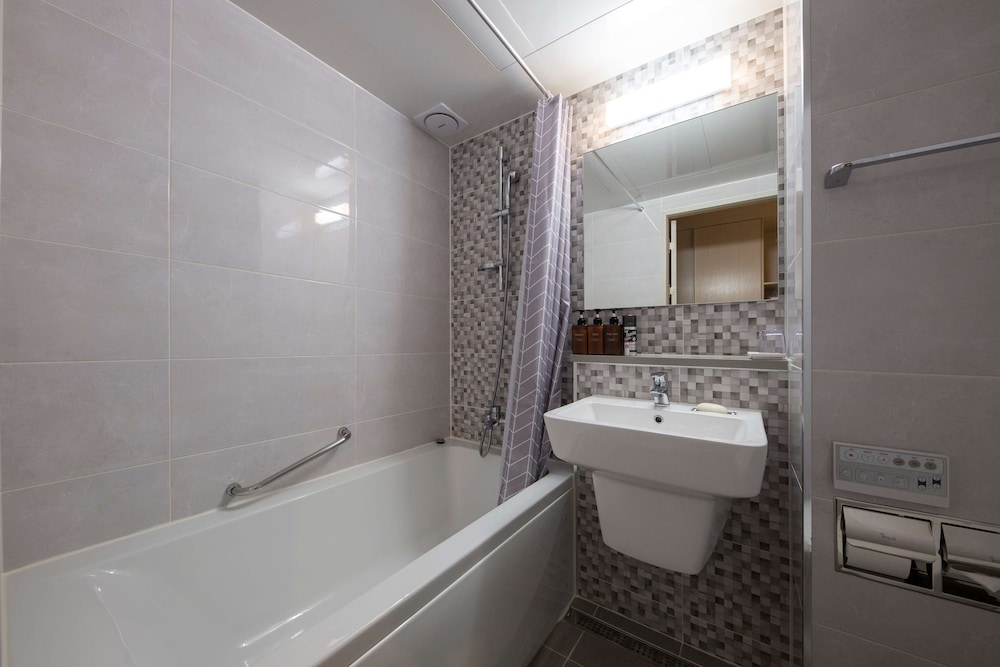 Deluxe Room, 1 Double Bed, Non Smoking, Refrigerator & Microwave - Photo 14