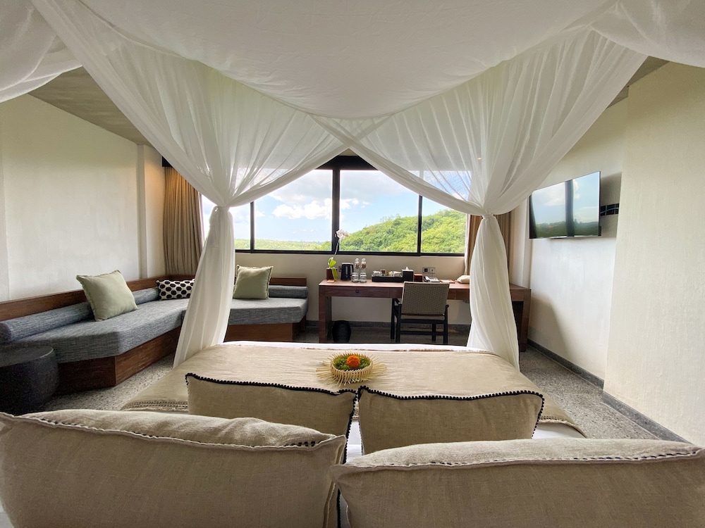 Deluxe Room with Valley View - Photo 6