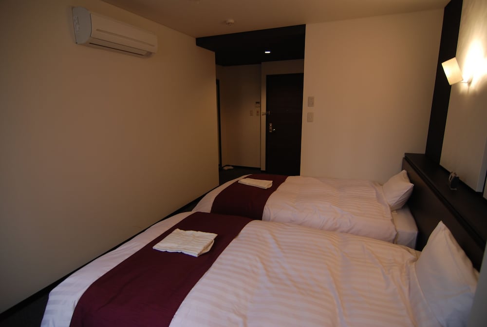 Twin Room, Smoking photo 2