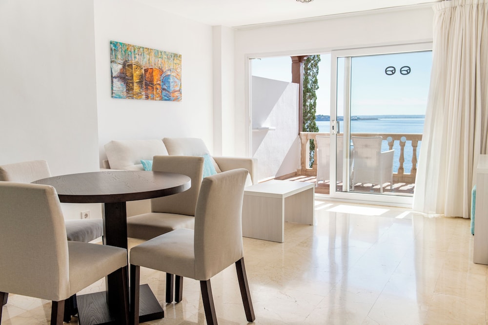 Deluxe Suite, 2 Bedrooms, Sea View (4 Adults + 1 Child)