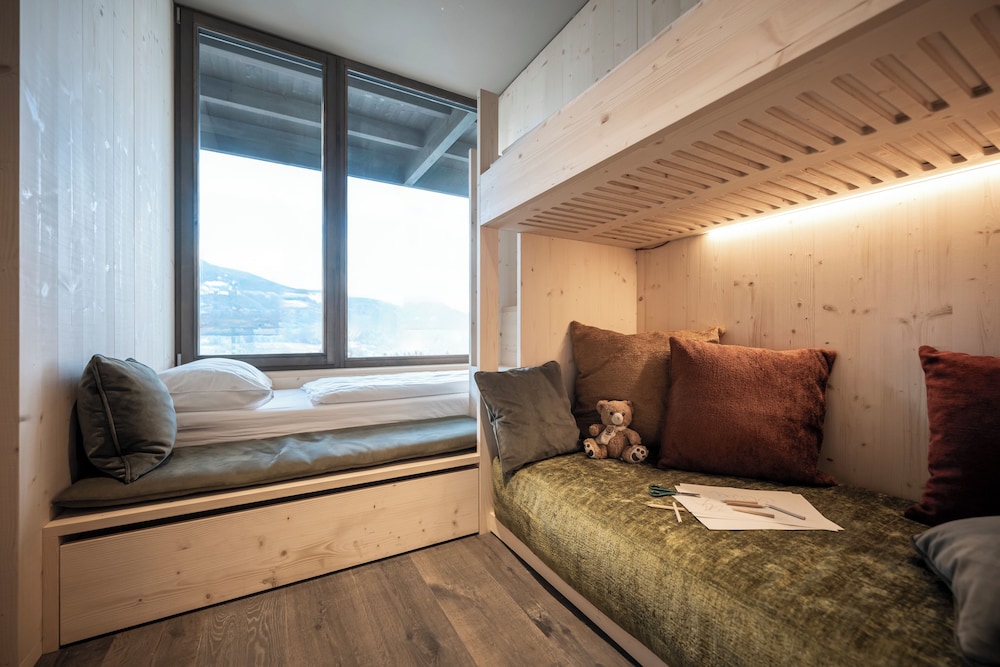 Family Home - Suite with Three Bedrooms photo 3