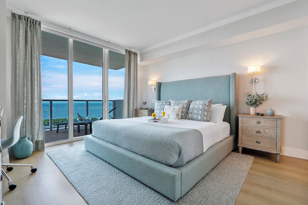 Deluxe Apartment, 1 King Bed with Sofa bed, Balcony, Ocean View2001.02