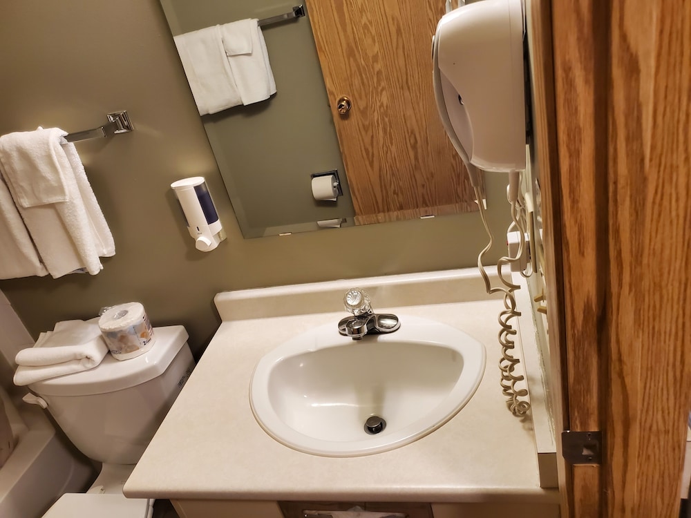 Double Room, 2 Queen Beds, Non Smoking, Ground Floor photo 2
