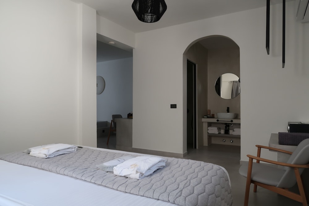 Family Suite with Outdoor Hot Tub