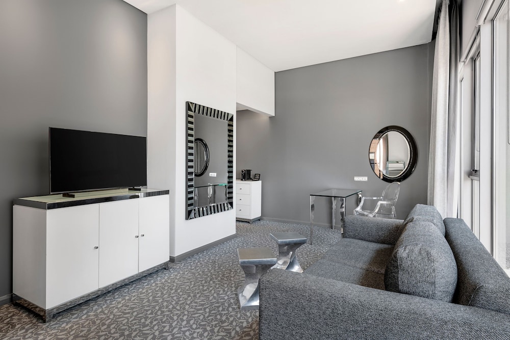 Junior Suite, 1 King Bed photo 1