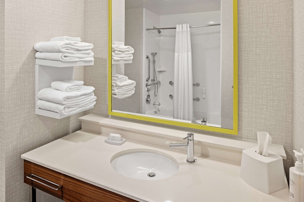 Room, 2 Queen Beds, Accessible, Bathtub (Mobility & Hearing) - Photo 6