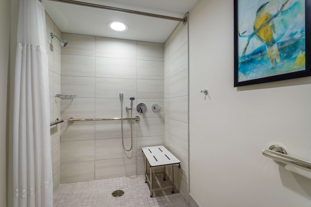 Suite, 2 Double Beds, Accessible (Roll-in Shower) - Photo 7