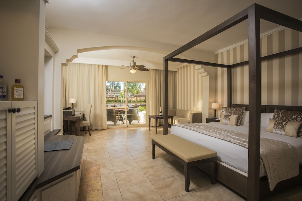 Colonial Club Majestic Junior Suite with Indoor and Outdoor Hot Tub, Pool Access (Adults Only)