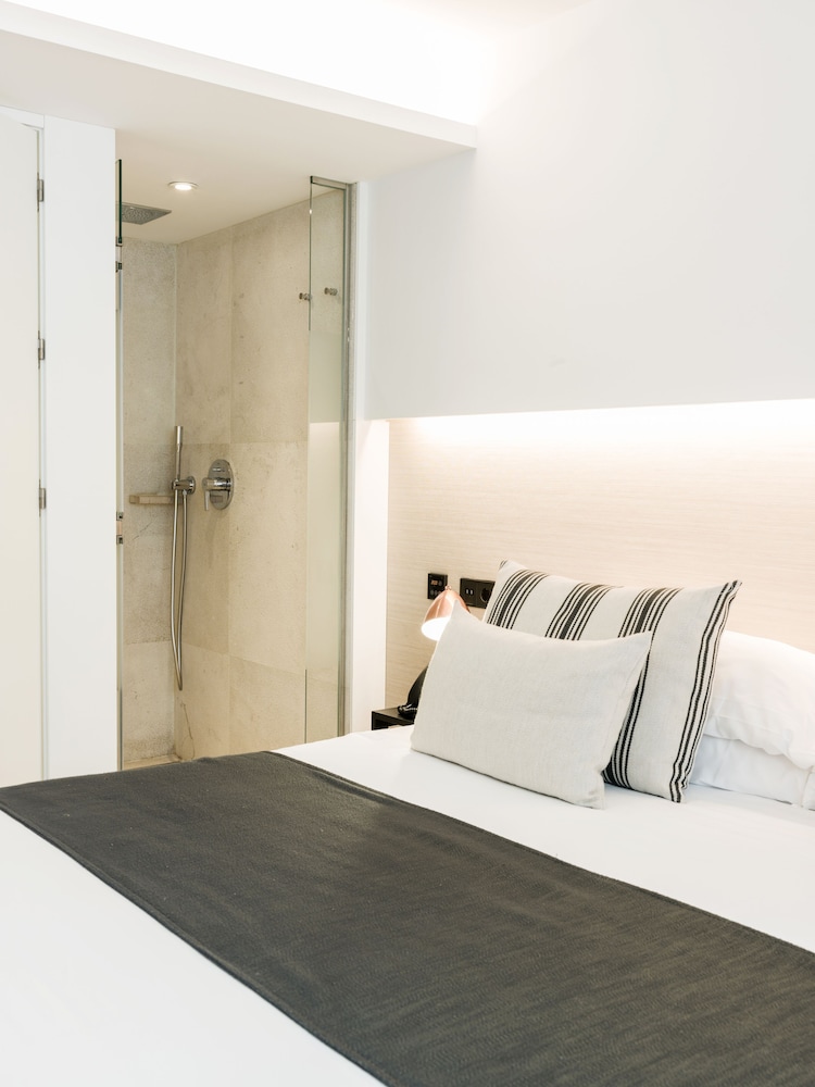 Basic Double Room, 1 King Bed