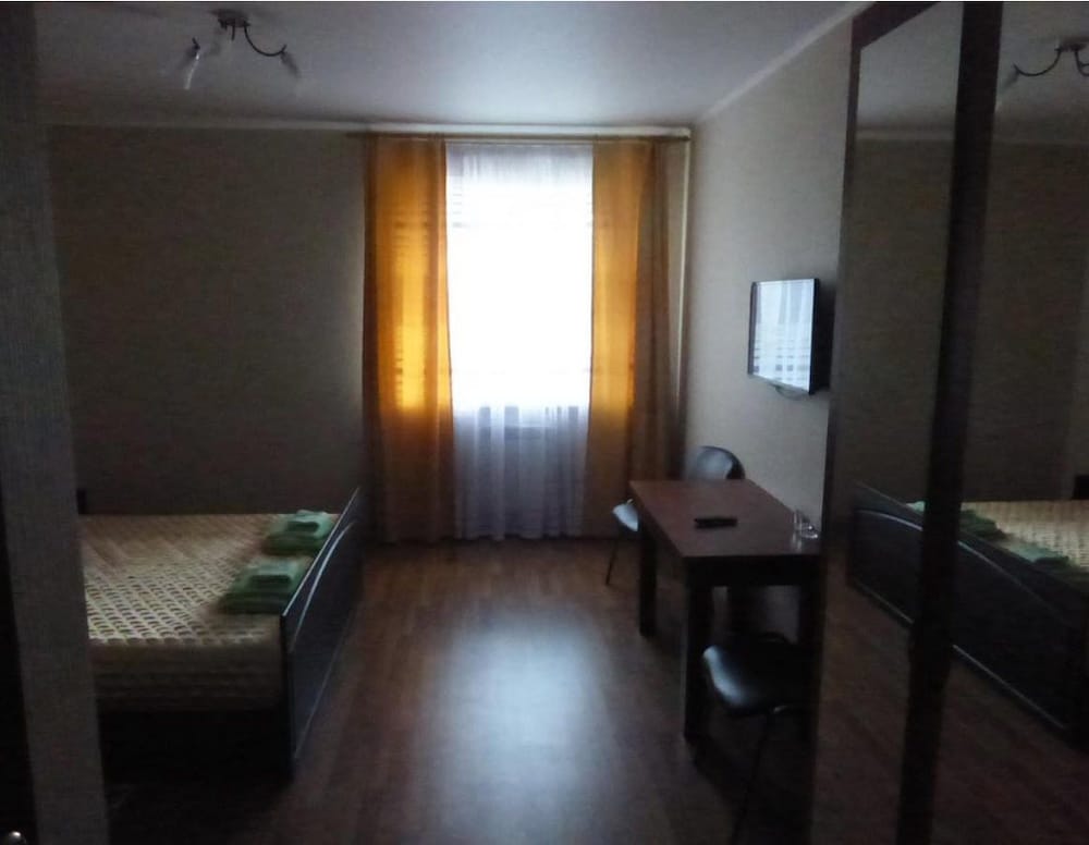 Standard Room, 1 Queen Bed photo 2