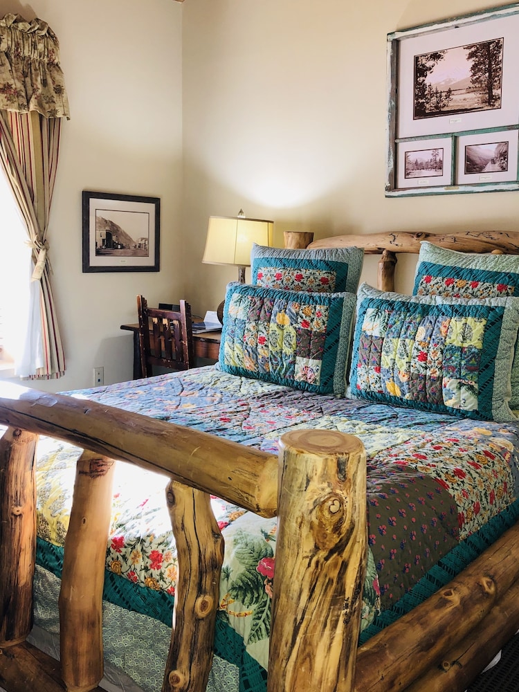 Deluxe Room, 1 Queen Bed