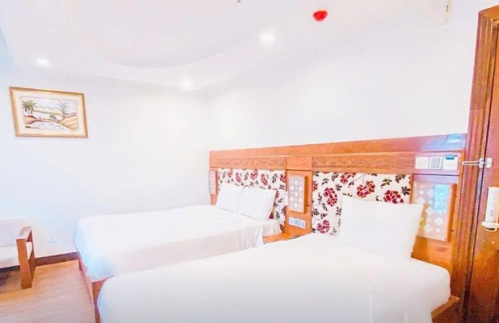 Superior Triple Room, Balcony, City View