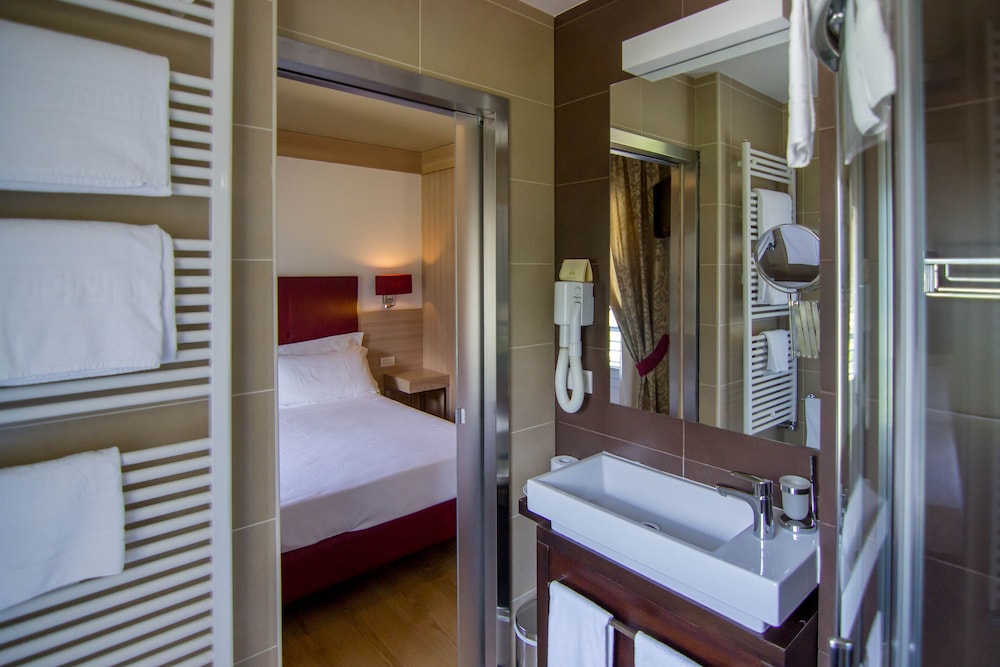 Double Or Twin Room (With Spa Access) - Photo 6