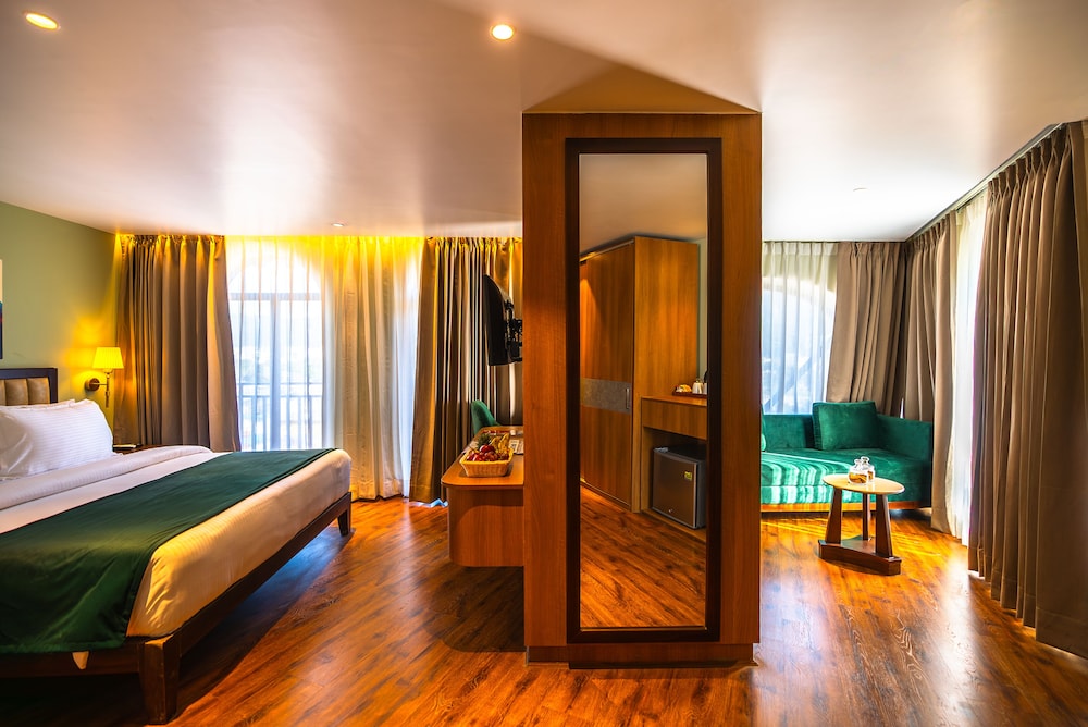 Suite - Photo 3