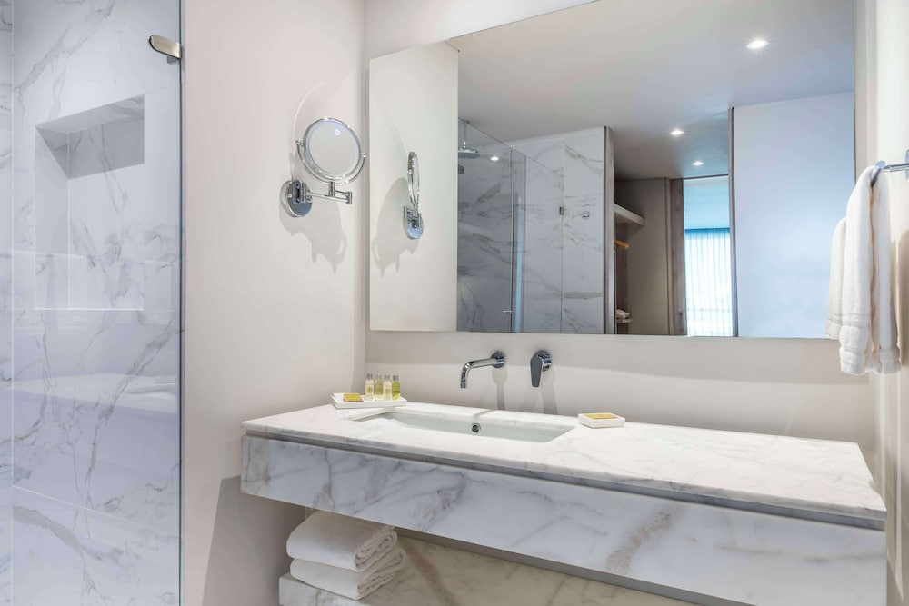 Room, 2 Double Beds, City View photo 3
