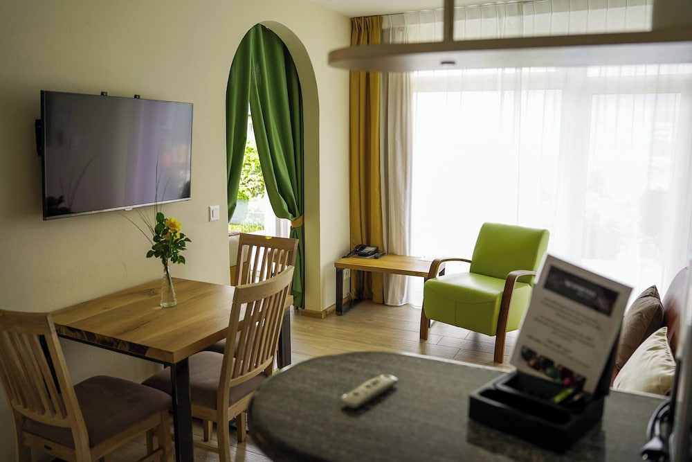 Junior Suite, 1 King Bed with Sofa bed photo 2
