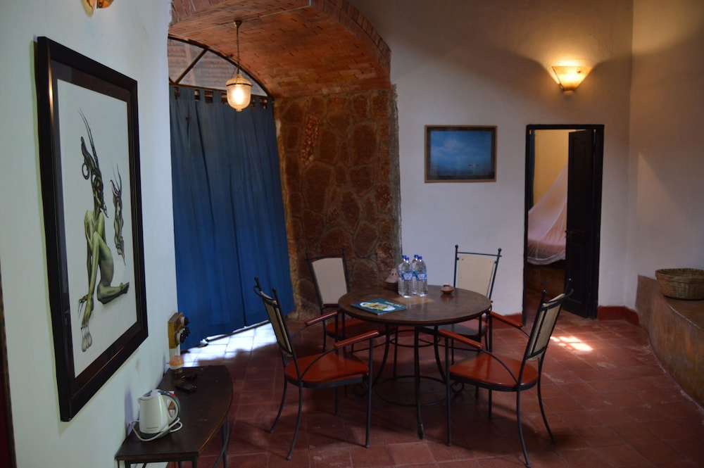 2 Bedroom Cottage Suite - Photo 6