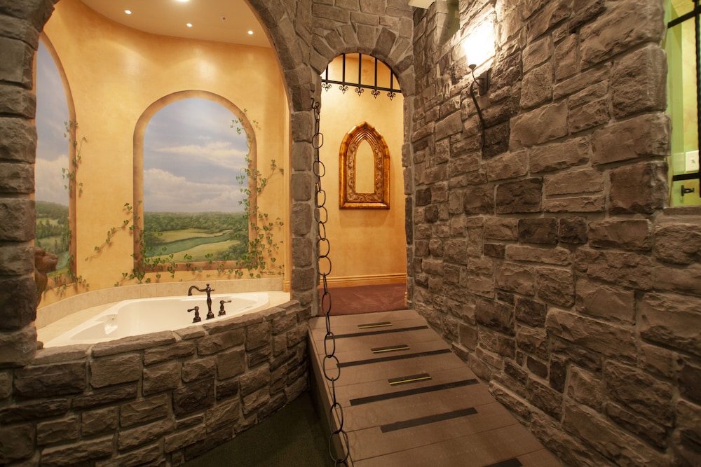 Suite, 1 King Bed (England Theme) photo 2
