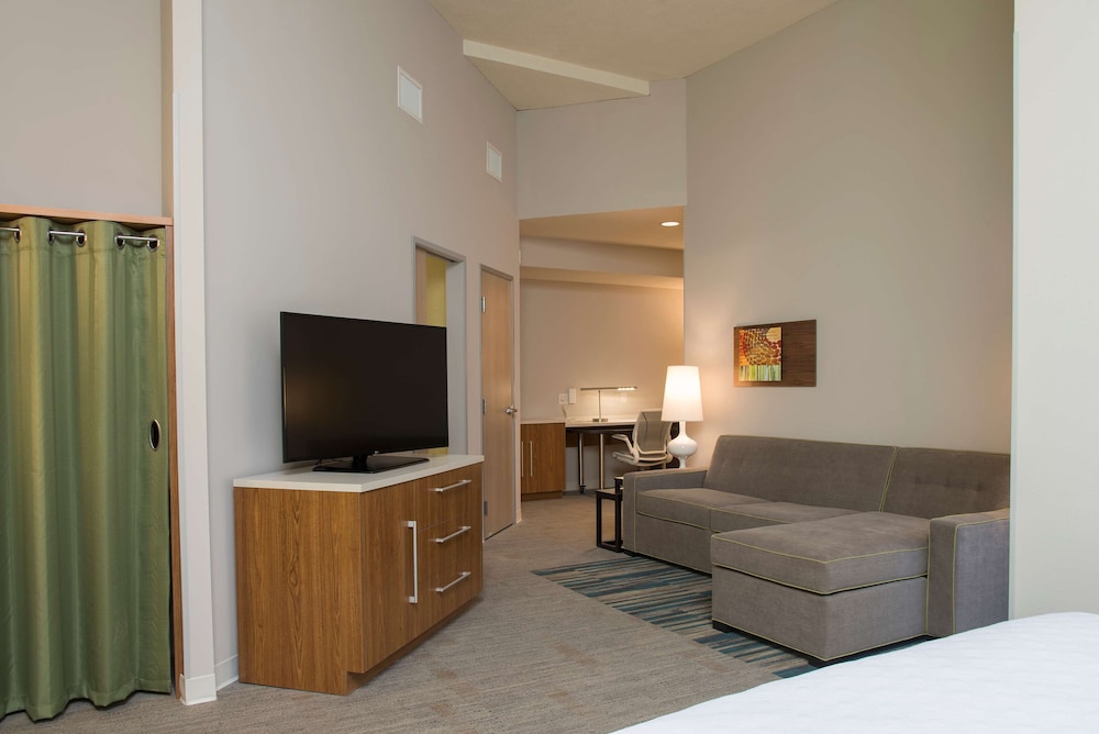 Studio, 1 Queen Bed with Sofa bed, Accessible, Bathtub photo 1