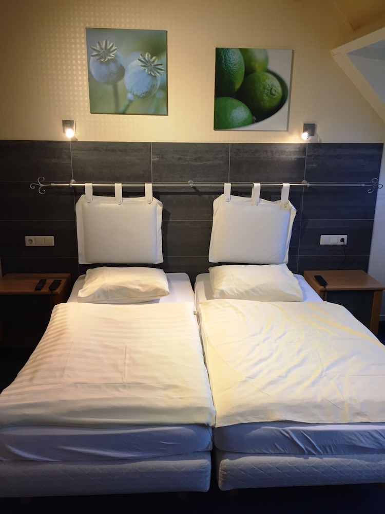 Business Twin Room photo 1