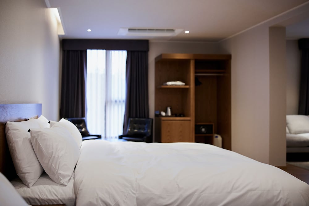 Premium Suite - Photo 1