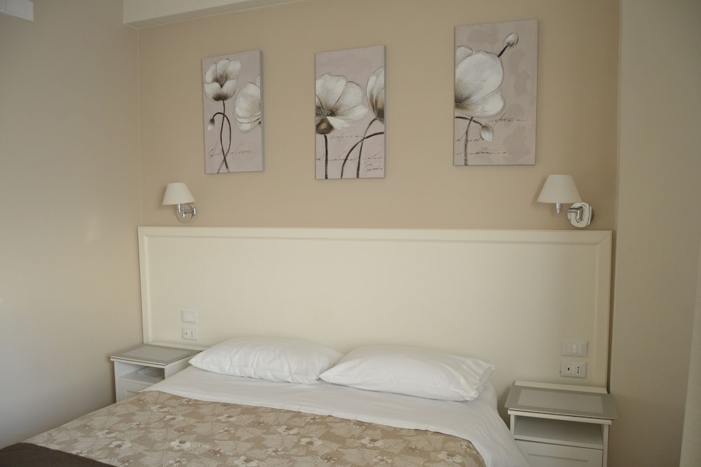 Comfort Room, Patio