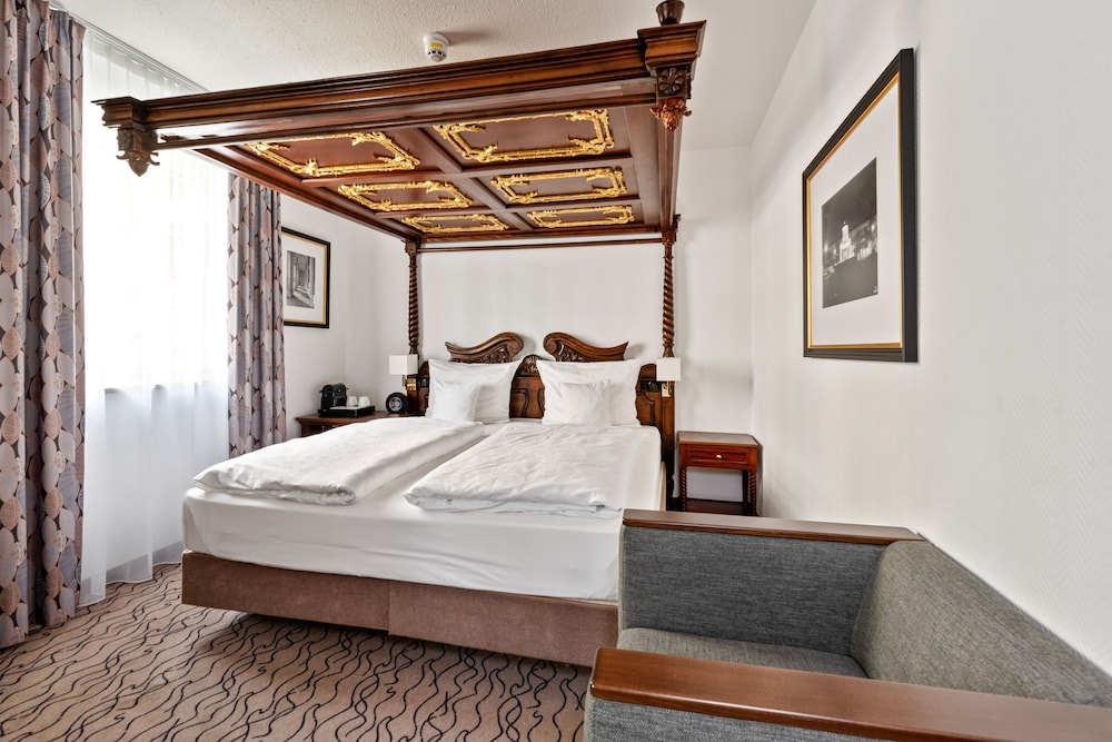 Club Double Room with view to the courtyard - Photo 3