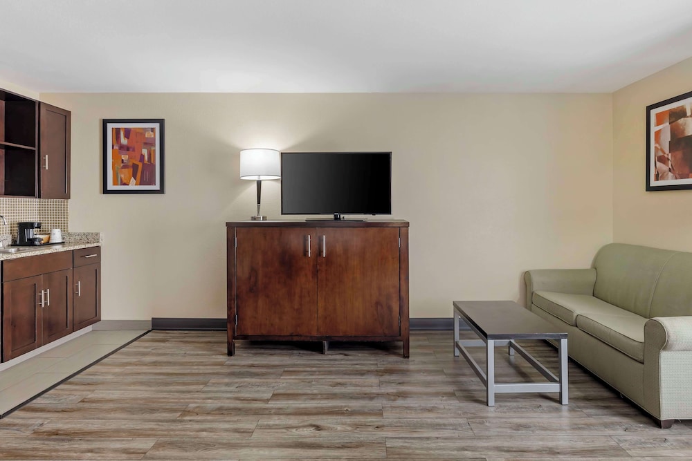 Suite, Multiple Beds, Non Smoking, Microwave (With Sofabed) photo 1