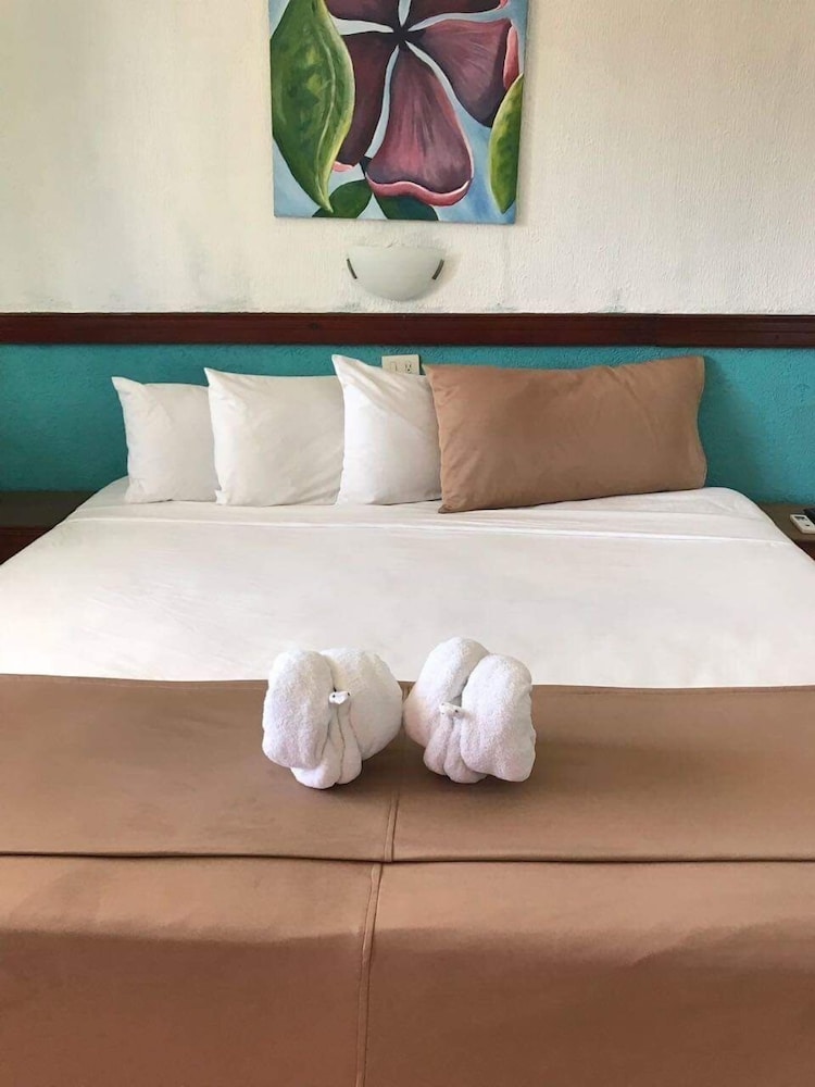 Basic Double Room, 1 King Bed, Balcony