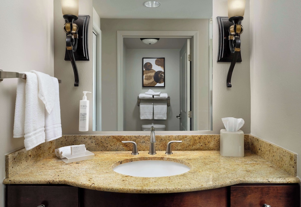 Suite, Accessible - Photo 8