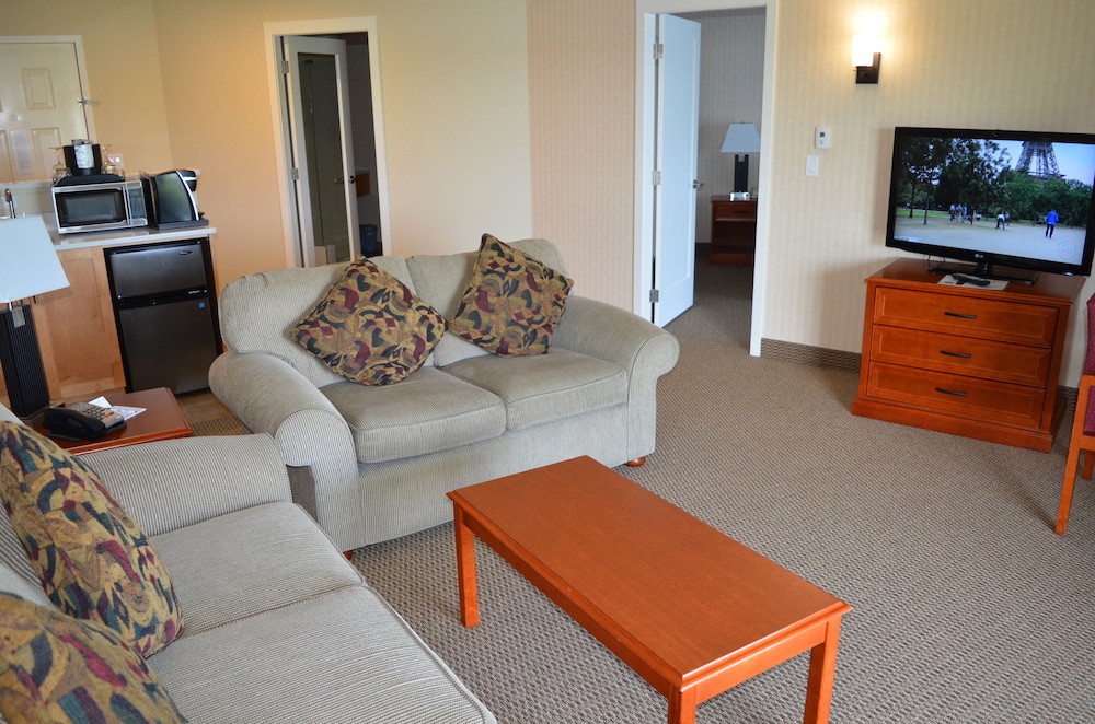 1 Bedroom King Lakeview Suite - No Pets photo 2