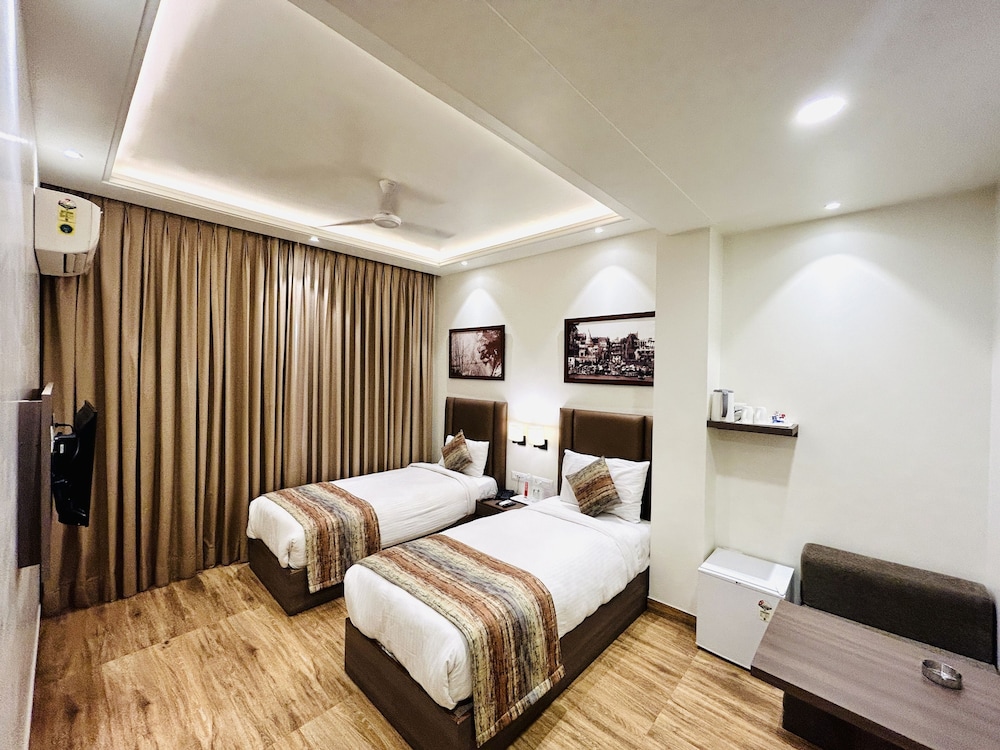 Superior Room, 1 King Bed - Photo 5