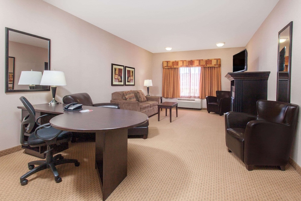 Suite, 1 King Bed, Non Smoking - Photo 1