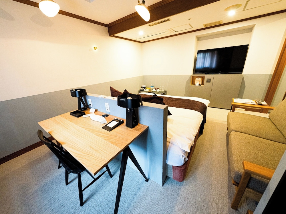 Deluxe Double Room, Smoking - Photo 5