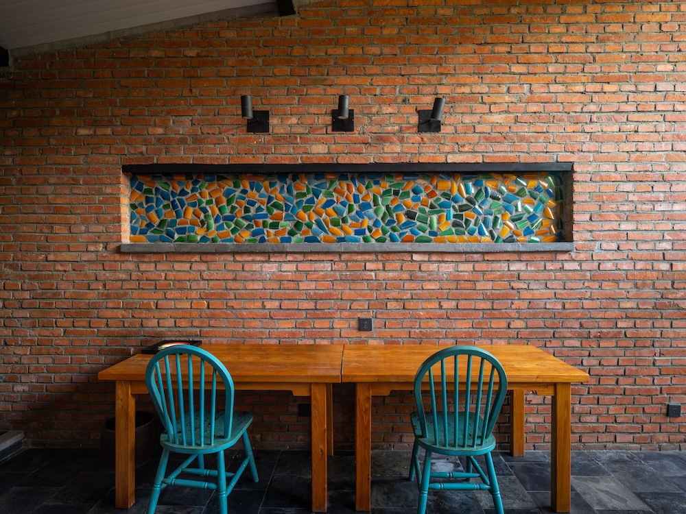 Glazed Tile Courtyard View Twin Room