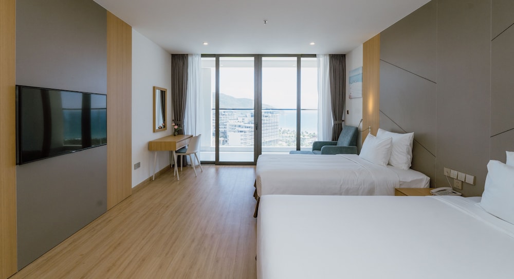 Deluxe Triple Room, Ocean View photo 3