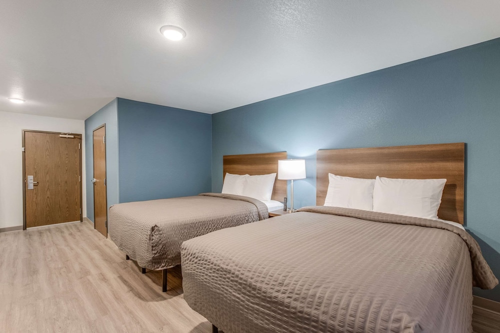 Queen Suite Two Beds