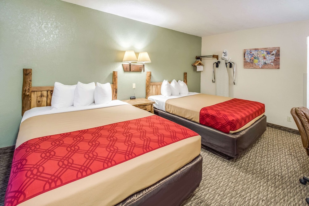 Standard Room, 2 Queen Beds, Non Smoking - Photo 2