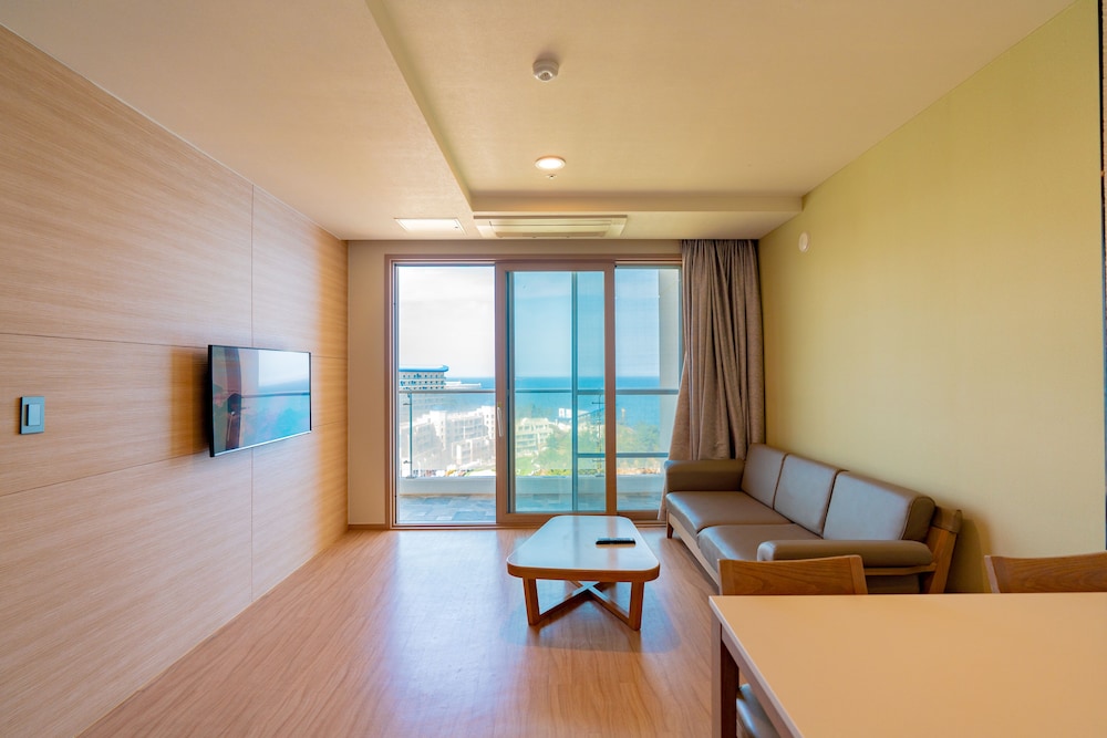 [Morning PKG][Resort] Suite(Kitchen/Square Ocean/Bed) - Breakfast Buffet for 2 Adults&1 Child